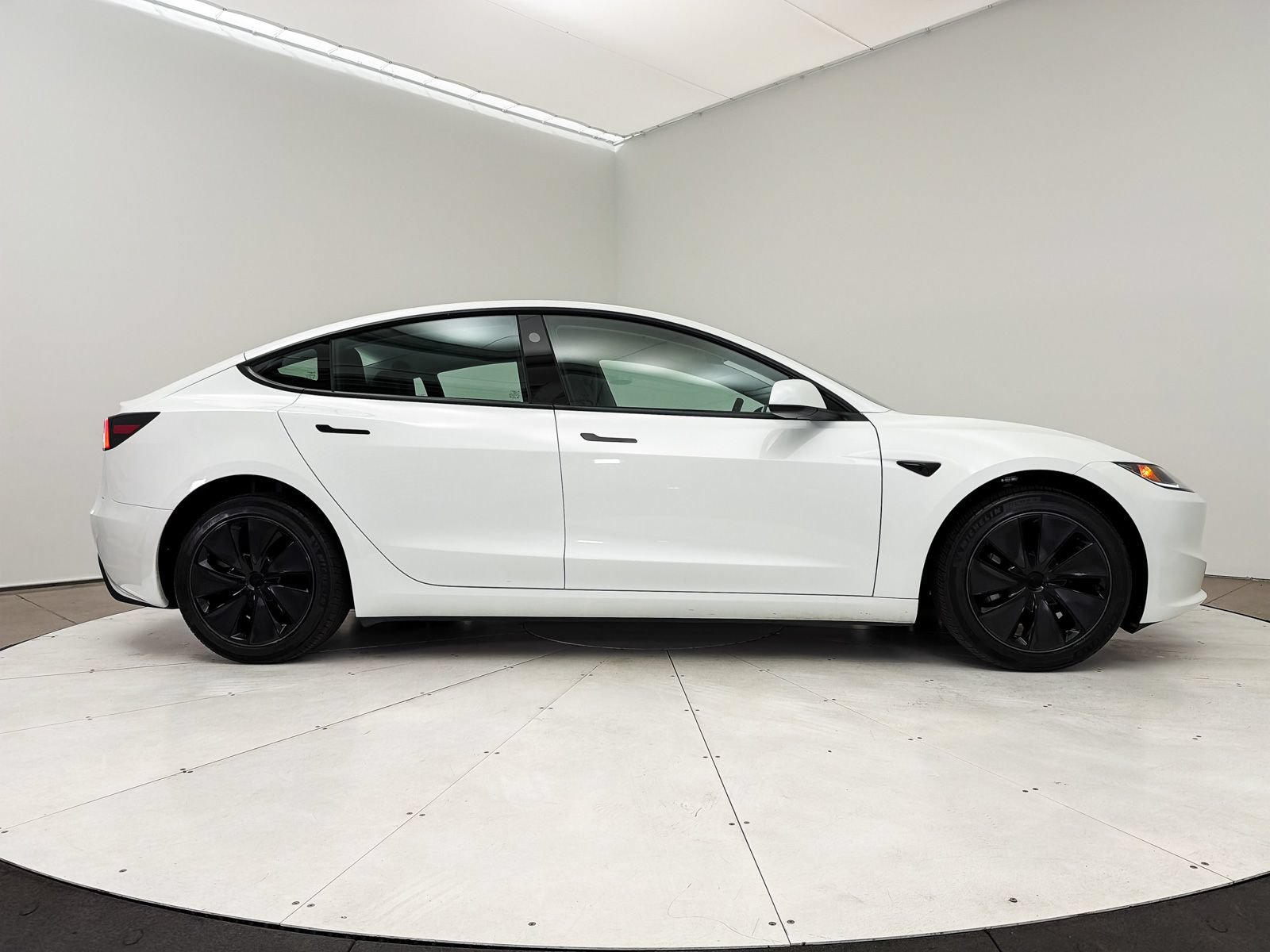 Used 2024 Tesla Model 3 Standard Range RWD image 29