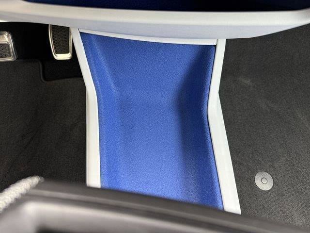 New 2025 Cadillac Optiq Luxury 1 image 24