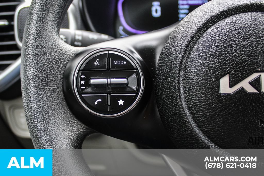 Used 2025 Kia Soul LX w/ LX Technology Package FWD image 27