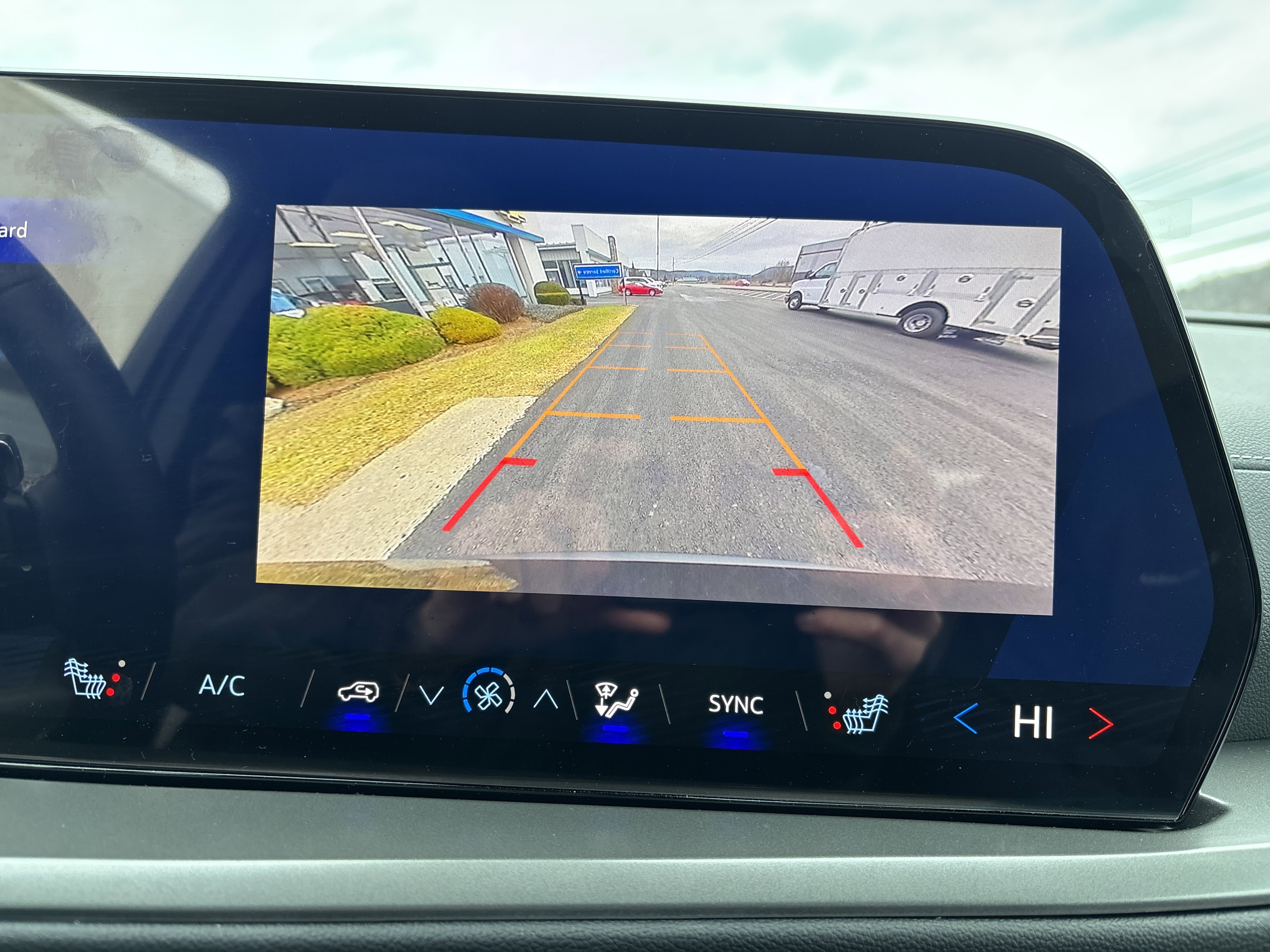 Used 2025 Chevrolet Traverse LT w/ Sun and Wheel Package image 55