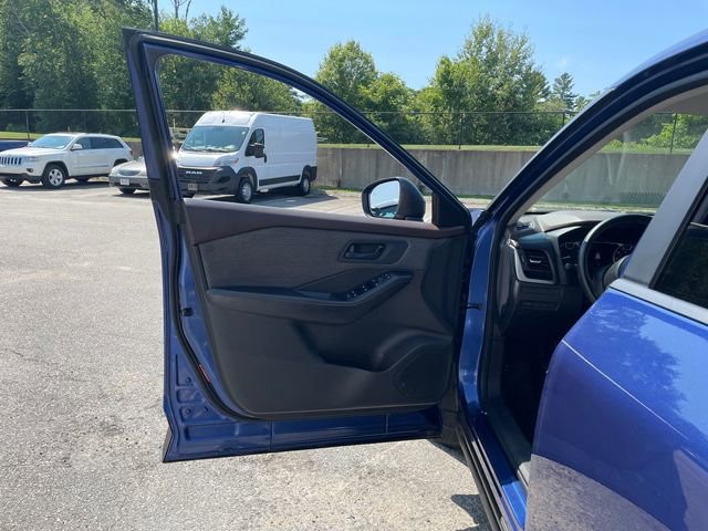 Used 2022 Nissan Rogue S image 22