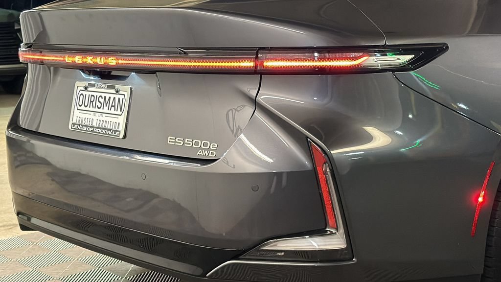 New 2026 Lexus ES 500e AWD/4WD image 9