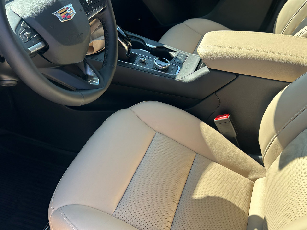 Used 2025 Cadillac XT4 Premium Luxury w/ Technology Package image 38