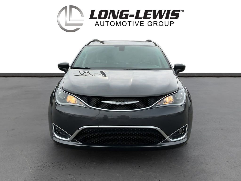 Used 2018 Chrysler Pacifica Touring-L FWD image 11