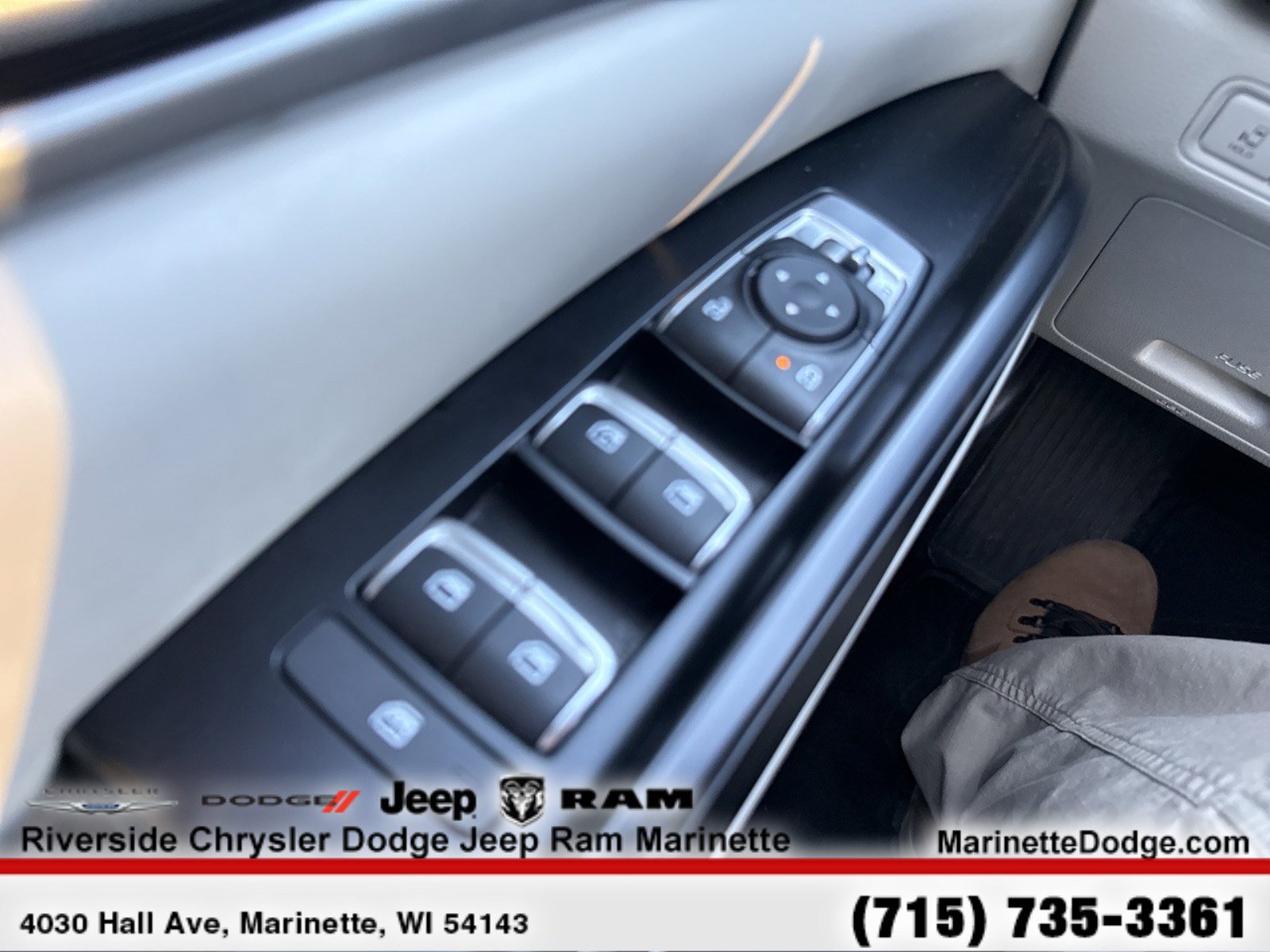 Used 2024 Kia Carnival LX FWD image 26