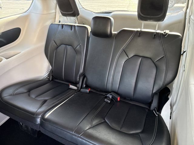Used 2024 Chrysler Pacifica Limited FWD image 19