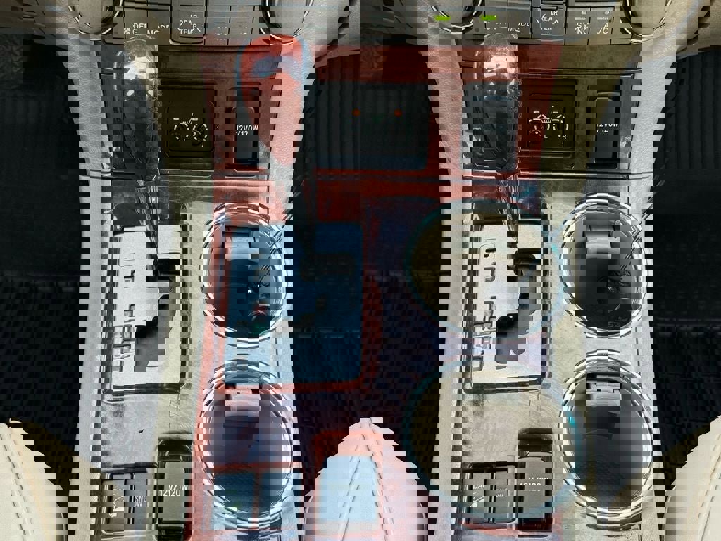 Used 2013 Toyota Highlander Limited image 26