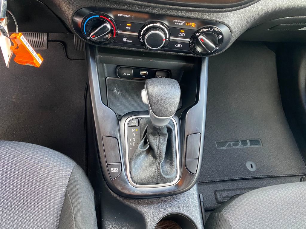 Used 2023 Kia Soul LX w/ LX Technology Package image 35