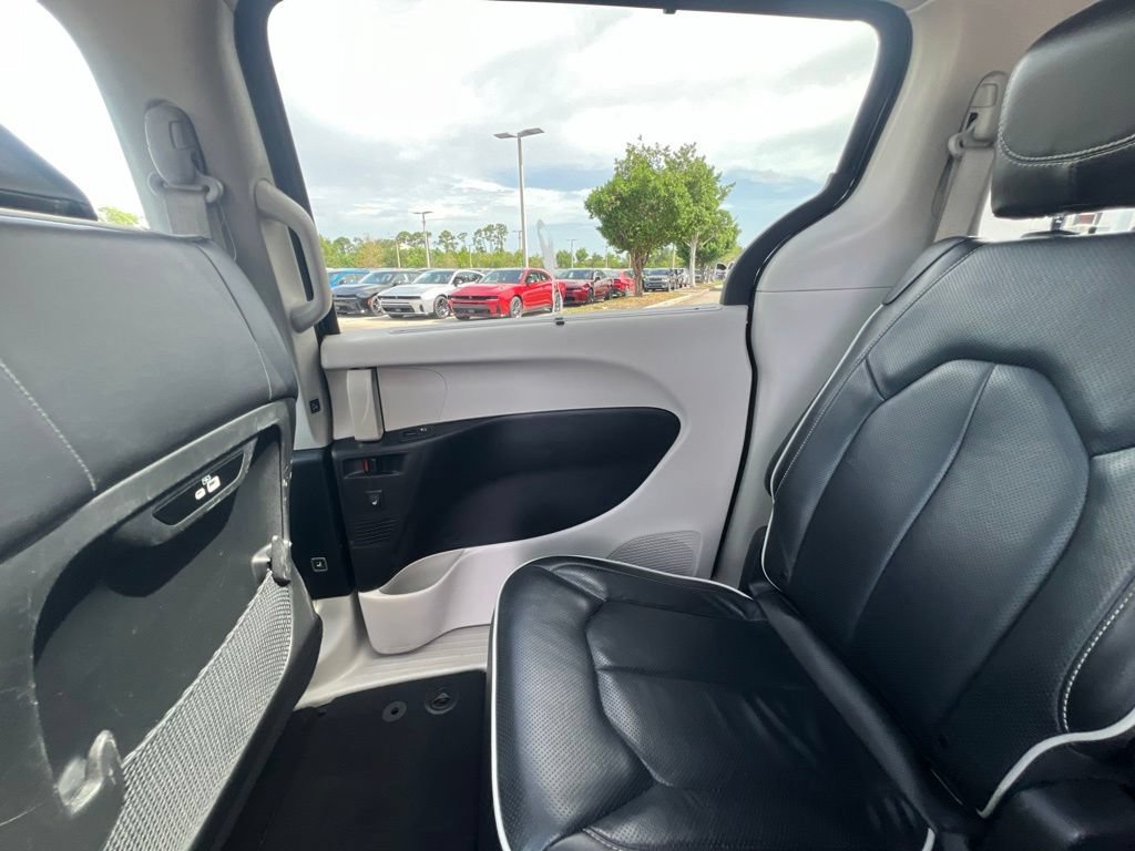 Certified 2023 Chrysler Pacifica Limited FWD image 25