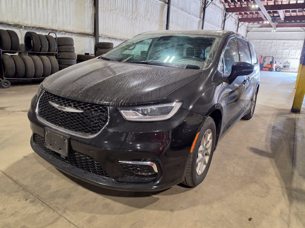 Used 2024 Chrysler Pacifica Touring-L