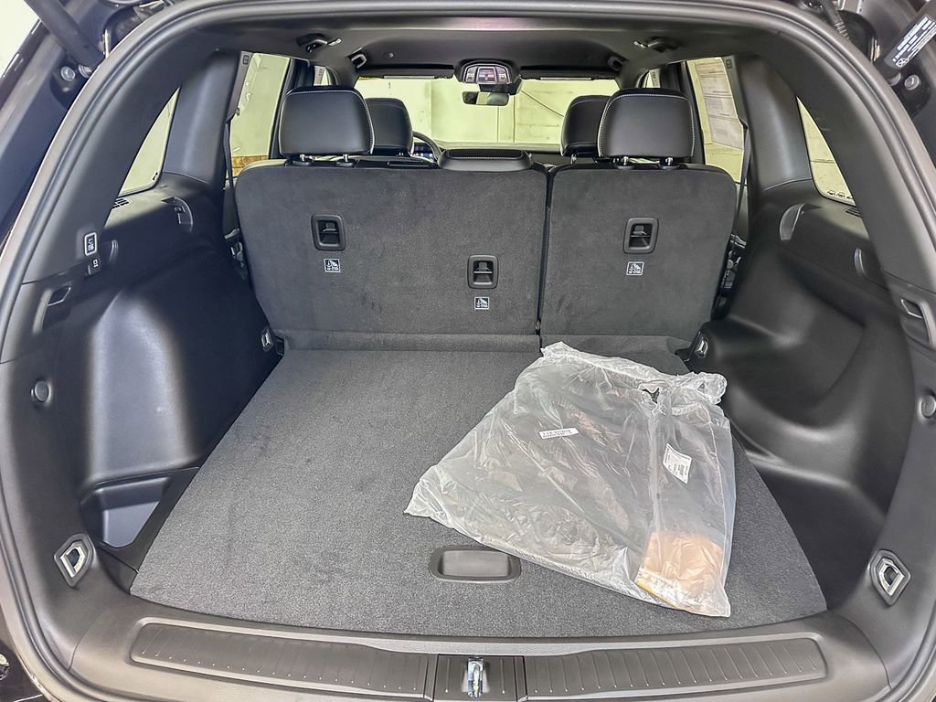 New 2026 Jeep Grand Cherokee Altitude image 13