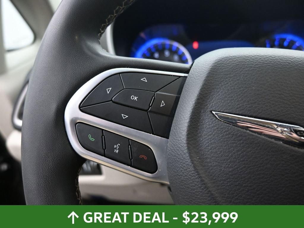Used 2023 Chrysler Pacifica Touring-L image 23