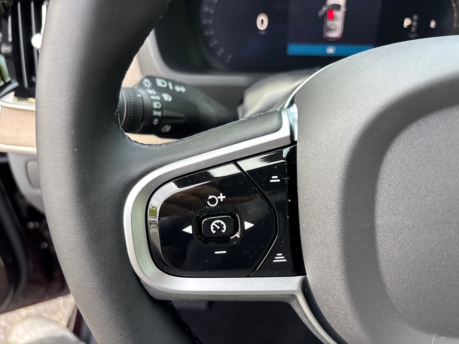 New 2026 Volvo XC90 B5 Core w/ Protection Package Premier AWD/4WD image 17