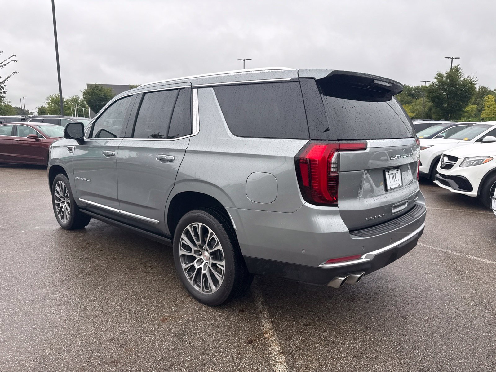 Used 2025 GMC Yukon Denali w/ Sun & Power Step Package AWD/4WD image 7