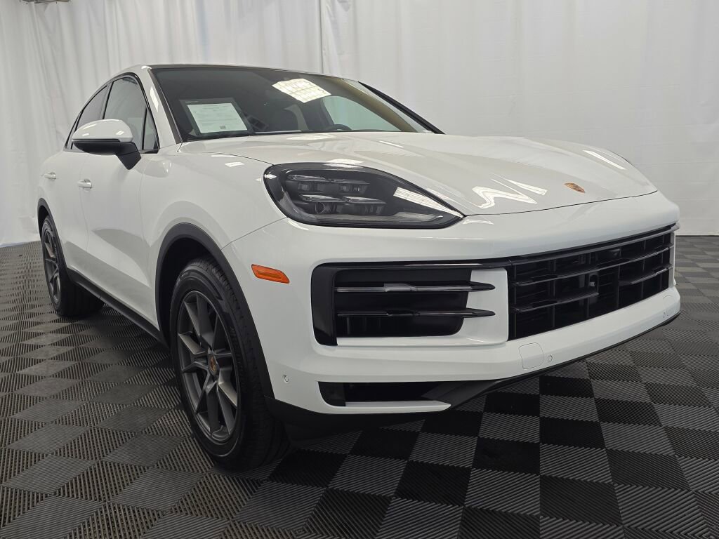 Certified 2025 Porsche Cayenne Coupe image 9