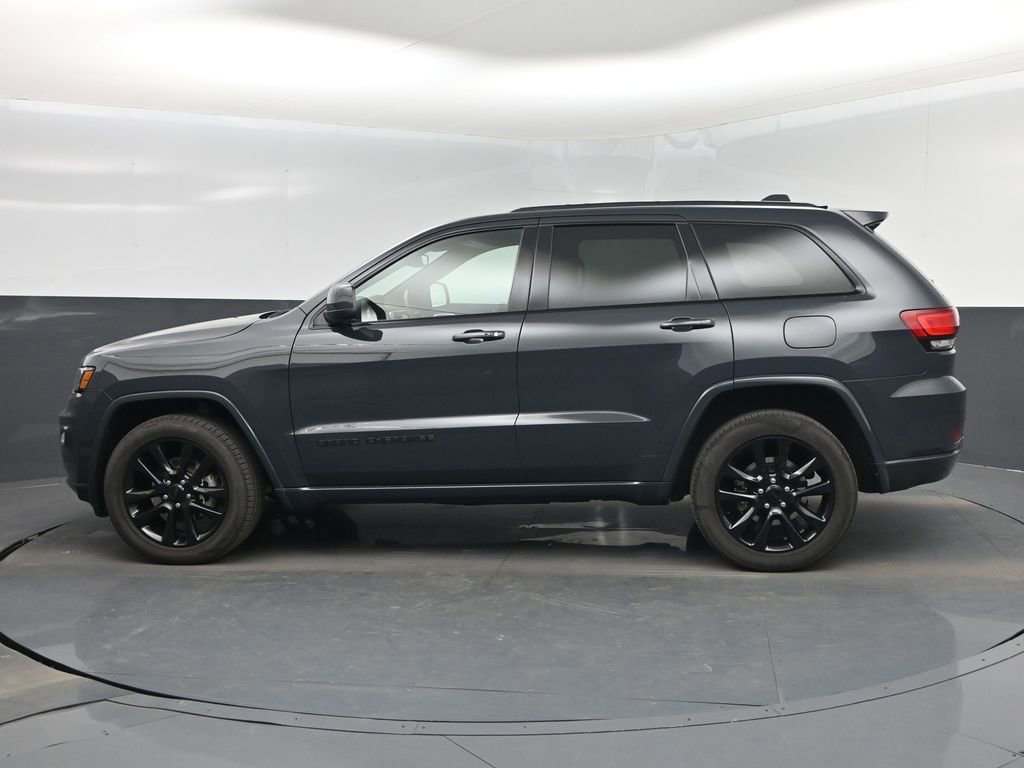 Used 2018 Jeep Grand Cherokee Altitude AWD/4WD image 10
