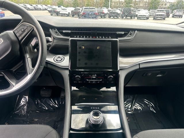 Used 2023 Jeep Grand Cherokee Laredo w/ Luxury Tech Group I AWD/4WD image 25