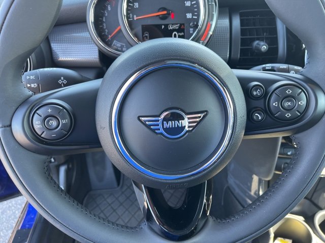 Used 2021 MINI Cooper 2-Door Hardtop image 11