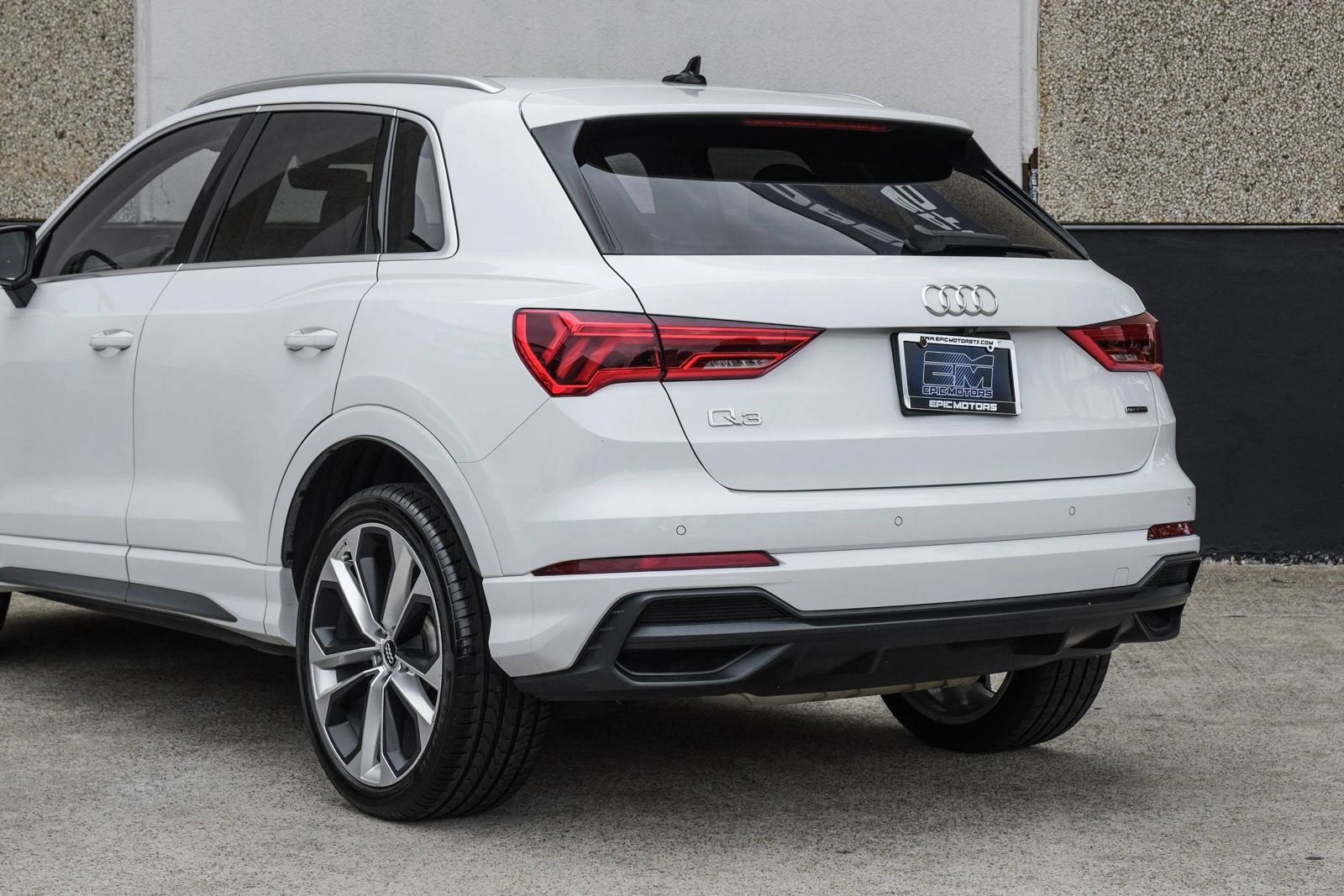 Used 2020 Audi Q3 2.0T Premium Plus w/ Premium Plus Package AWD/4WD image 13