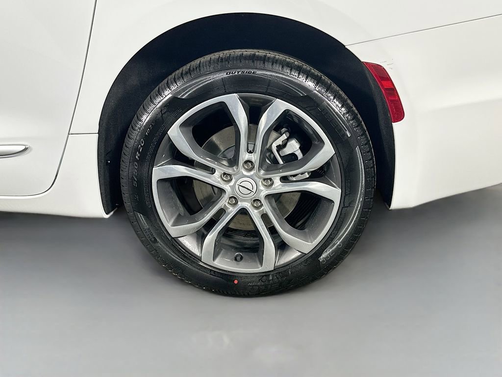 New 2026 Chrysler Pacifica Pinnacle image 17