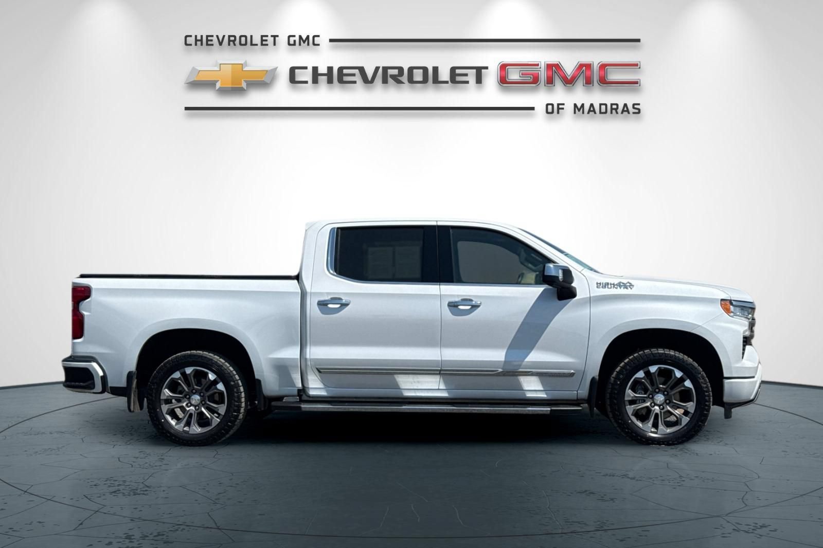 Used 2023 Chevrolet Silverado 1500 High Country AWD/4WD image 2