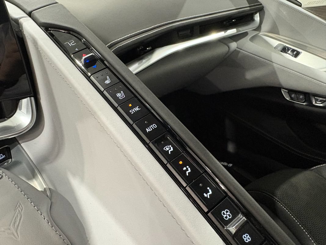 Used 2023 Chevrolet Corvette Stingray Premium Cpe w/ Battery Protection Package RWD image 30