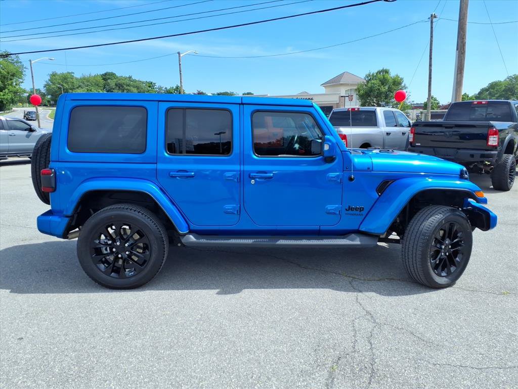 Used 2022 Jeep Wrangler Unlimited Sahara AWD/4WD image 3