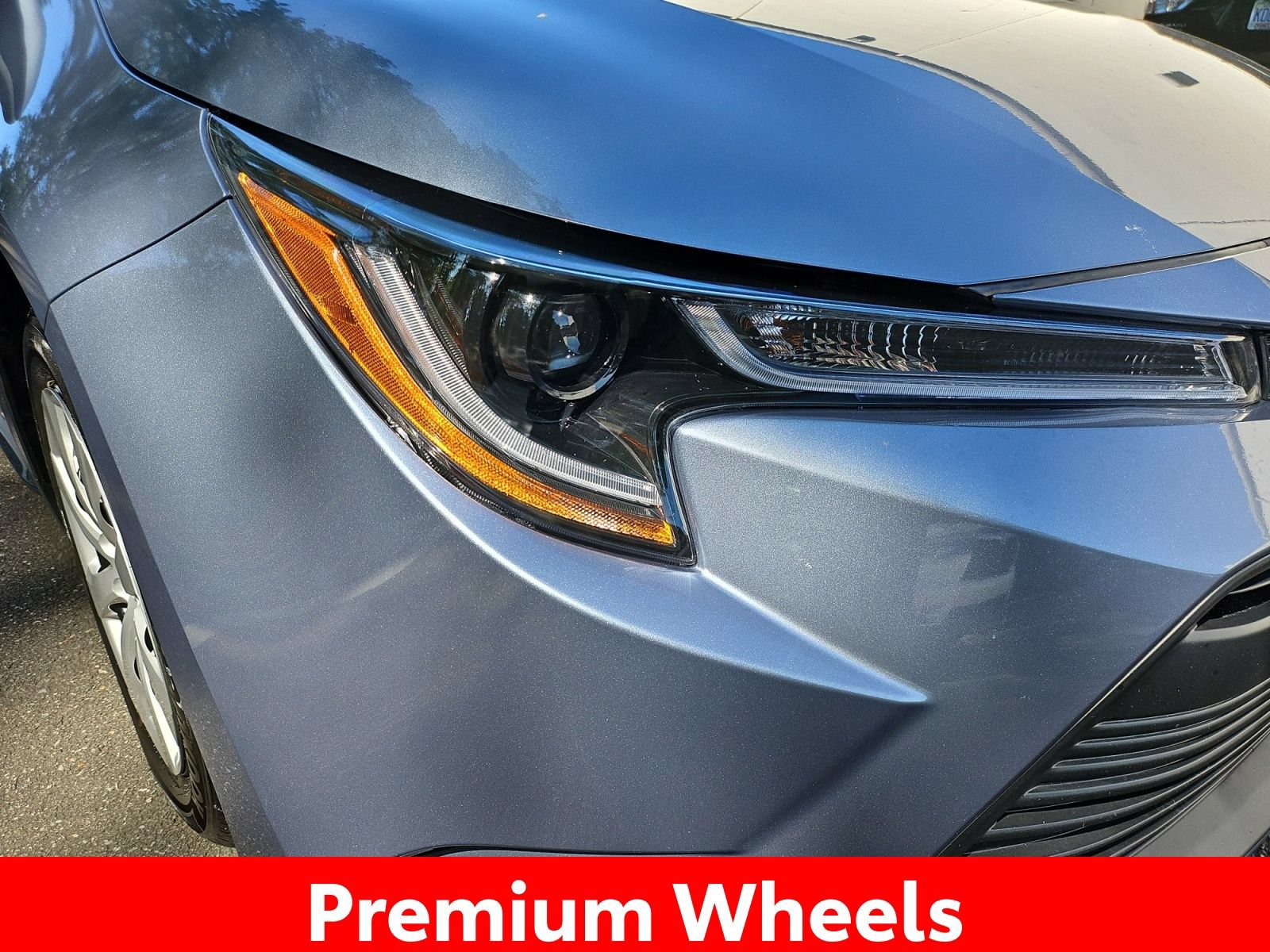 Used 2025 Toyota Corolla LE w/ Convenience Package FWD image 13