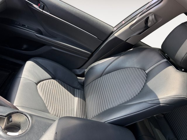 Used 2018 Toyota Camry SE w/ Moonroof Package FWD image 14