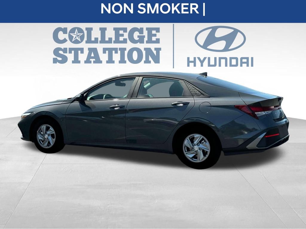Used 2025 Hyundai Elantra SE image 4