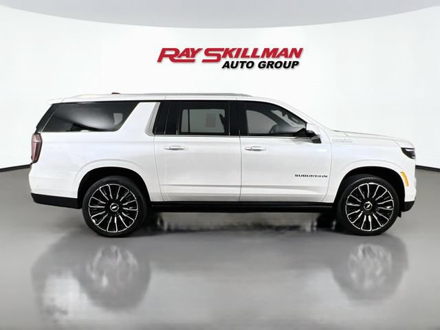 Used 2025 Chevrolet Suburban High Country AWD/4WD image 8
