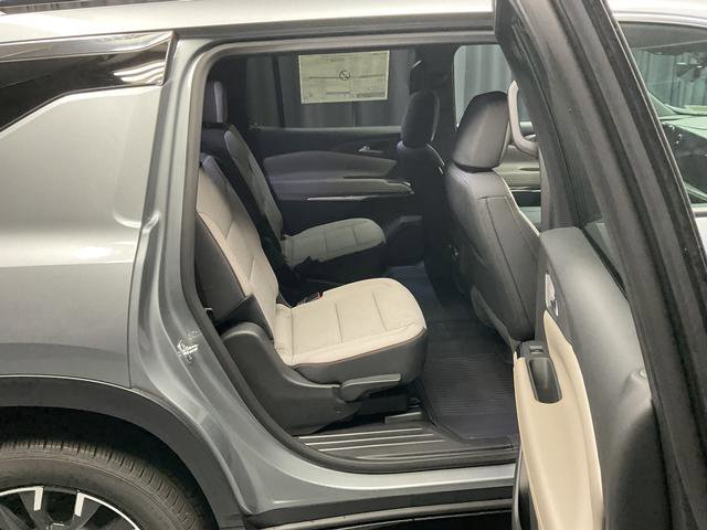New 2026 Chevrolet Traverse LT w/ Sun and Wheel Package image 16