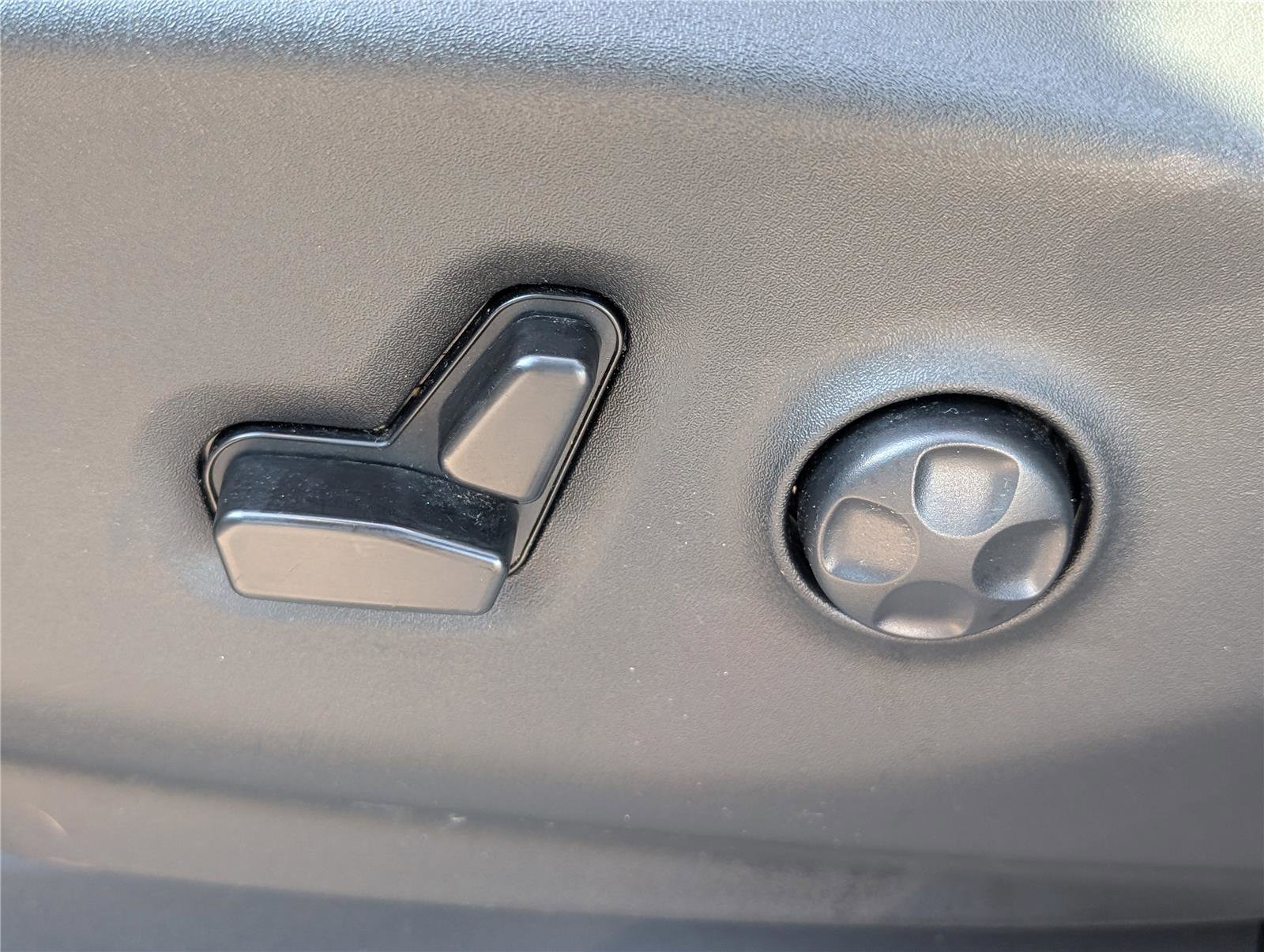 Used 2024 Chrysler Pacifica Touring-L image 20