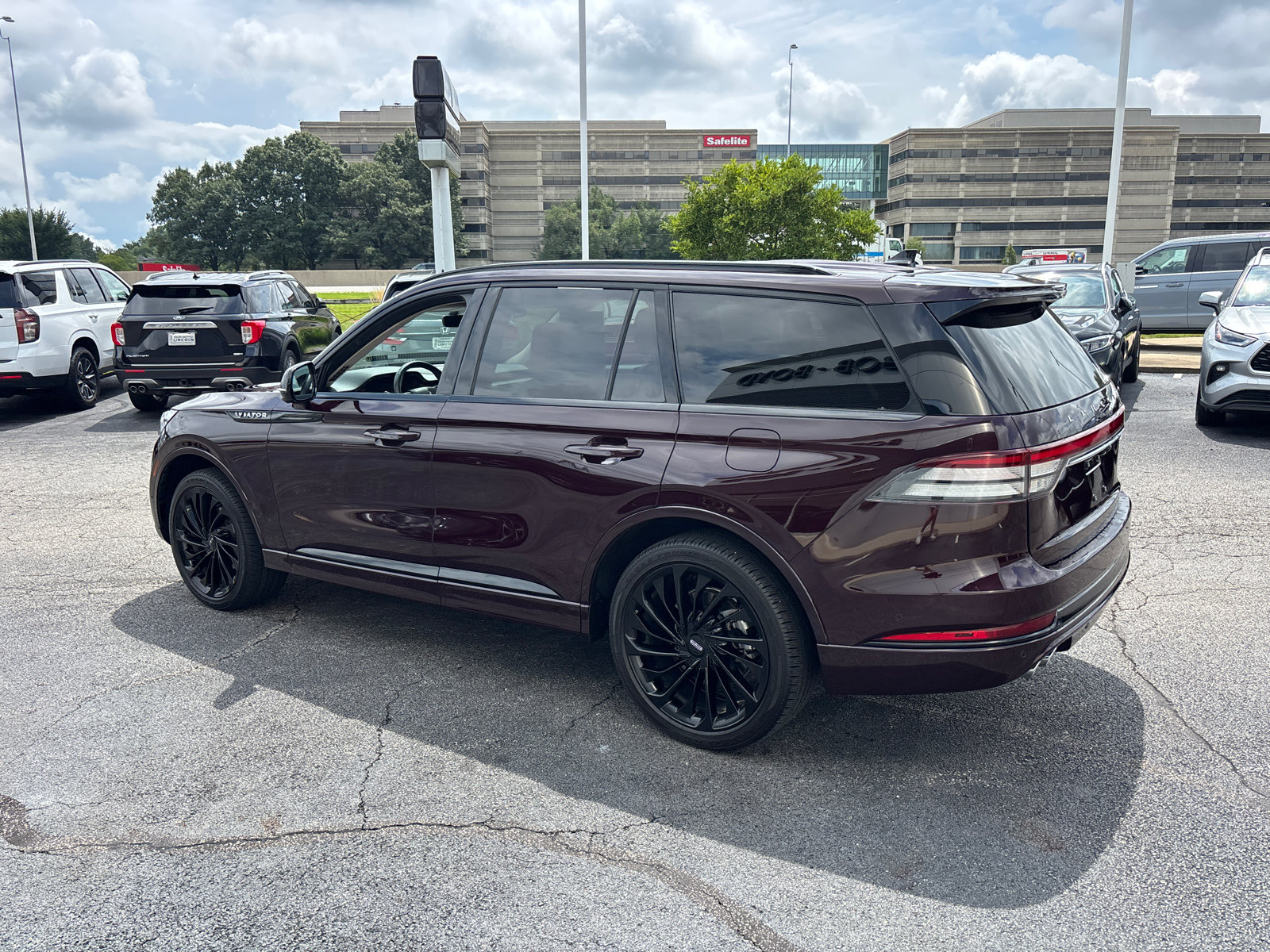 Certified 2023 Lincoln Aviator Reserve w/ Equipment Group 201A AWD/4WD image 5