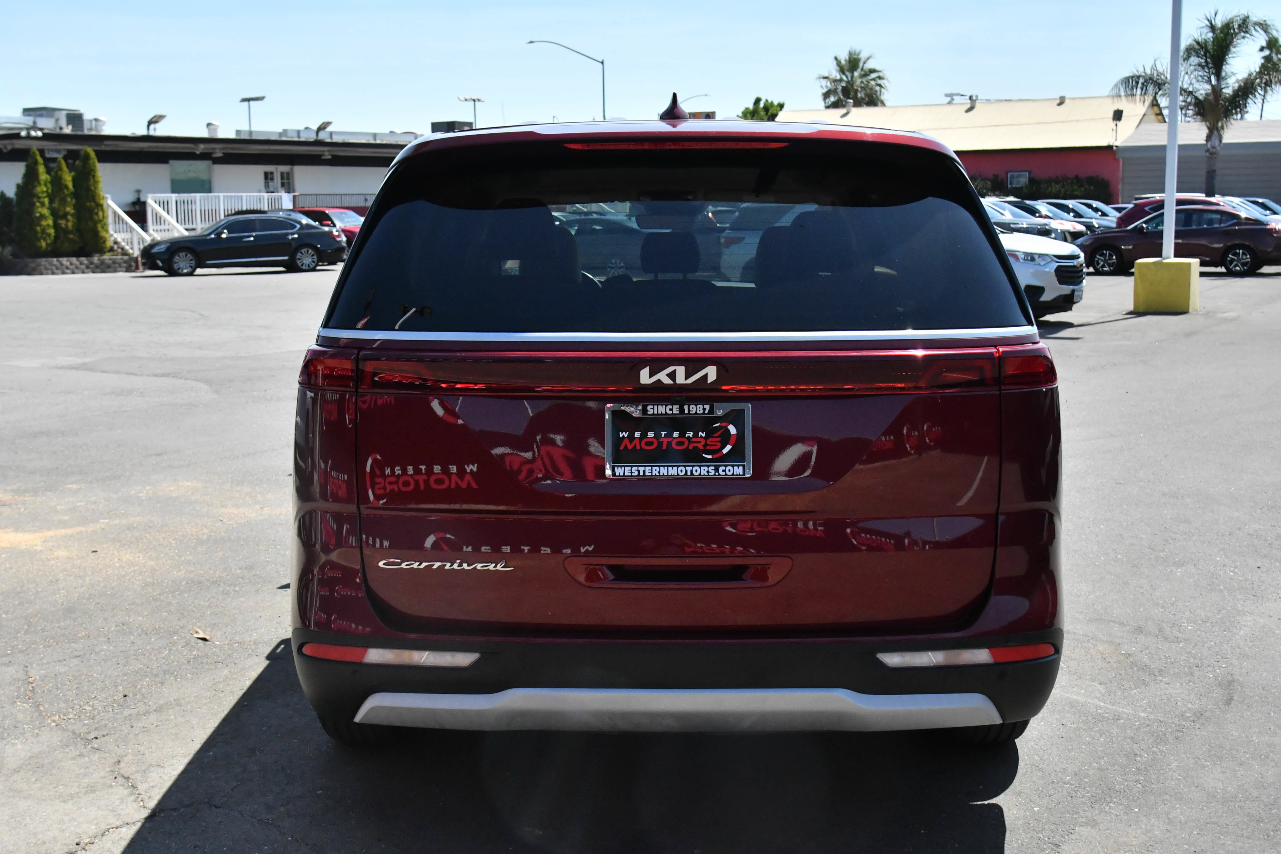 Used 2022 Kia Carnival LX FWD image 7