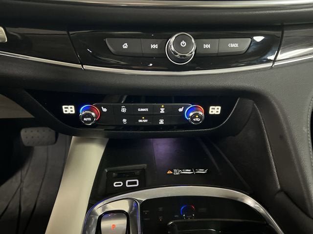 Certified 2022 Buick Enclave Essence w/ Sound and Sites Package AWD/4WD image 18