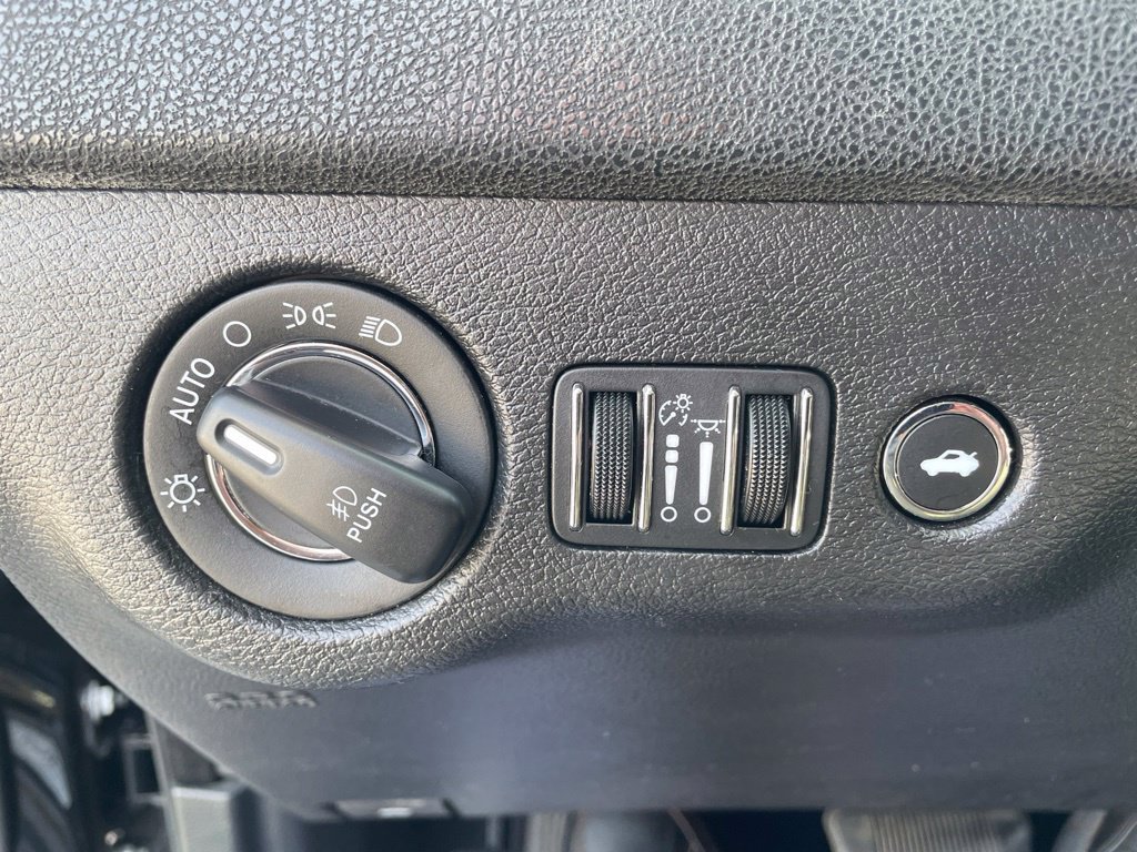 Used 2020 Chrysler 300 Limited AWD/4WD image 16