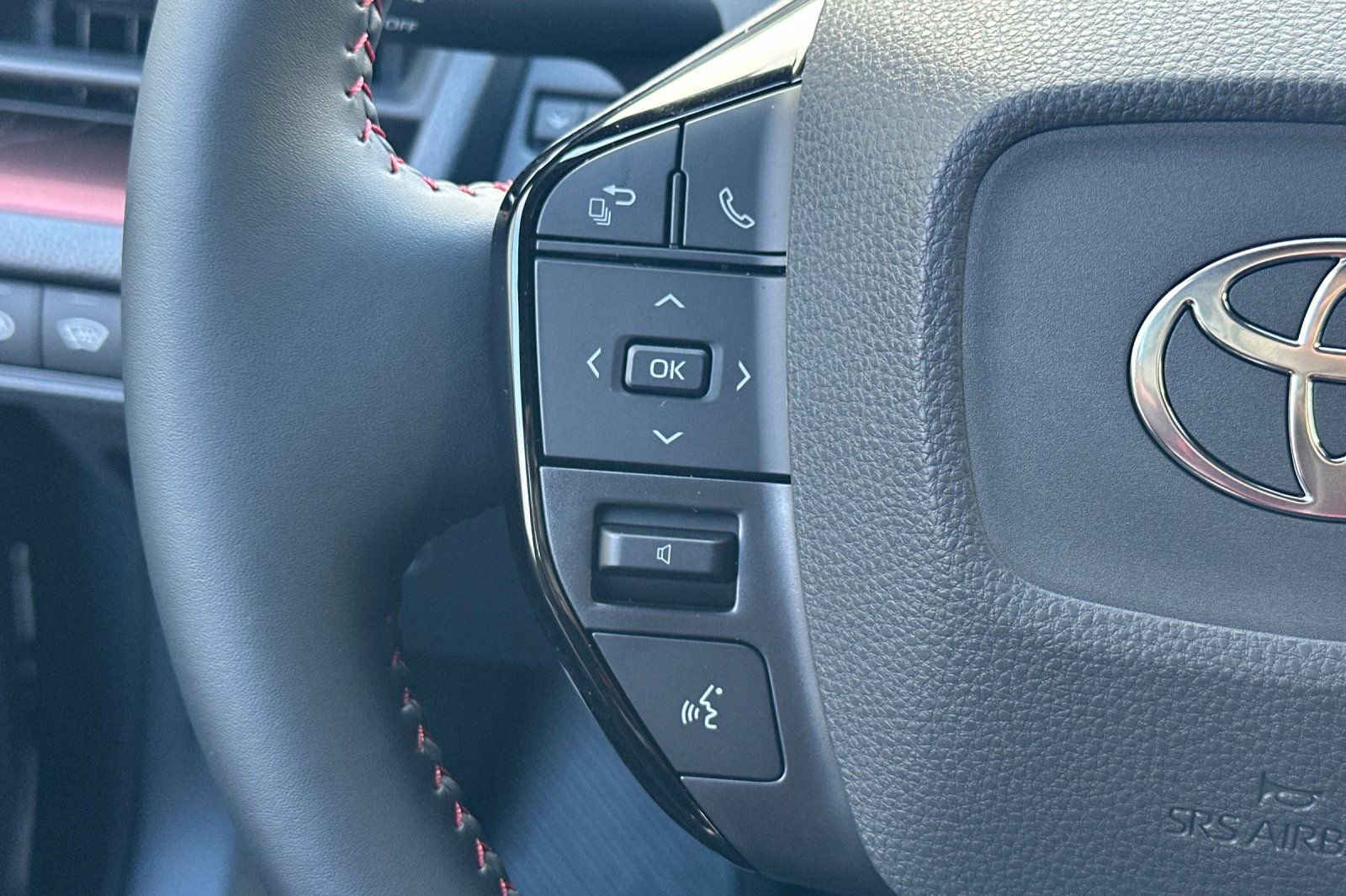 Used 2026 Toyota Prius Plug-In Hybrid image 25