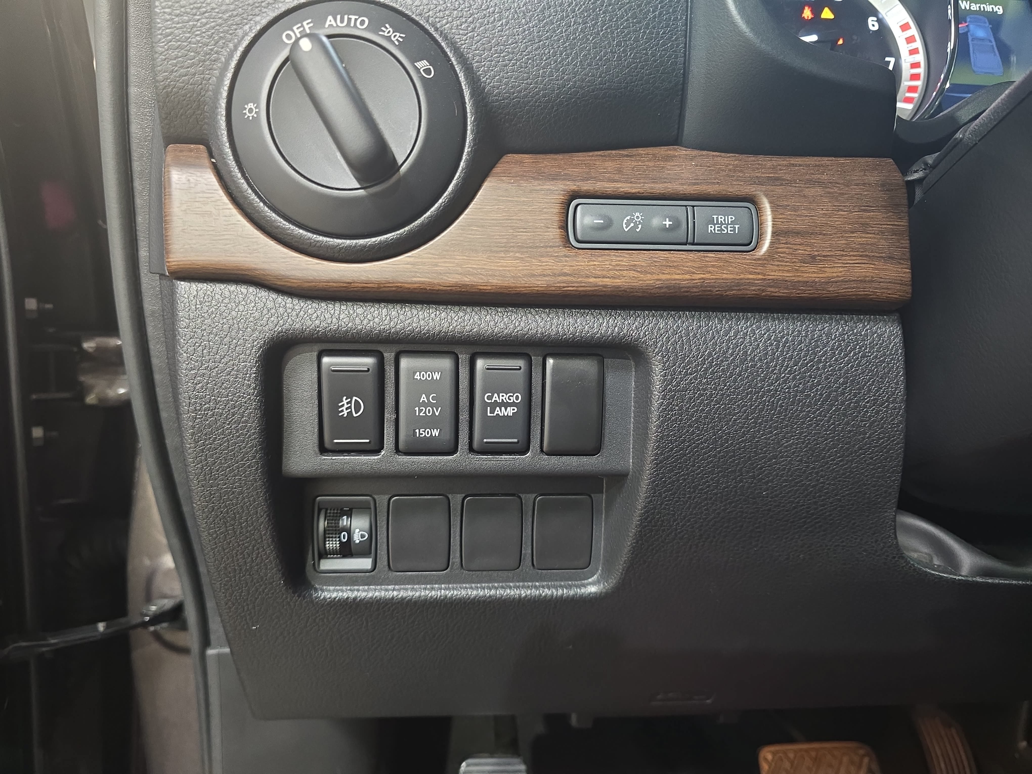 Used 2017 Nissan Titan Platinum Reserve AWD/4WD image 23