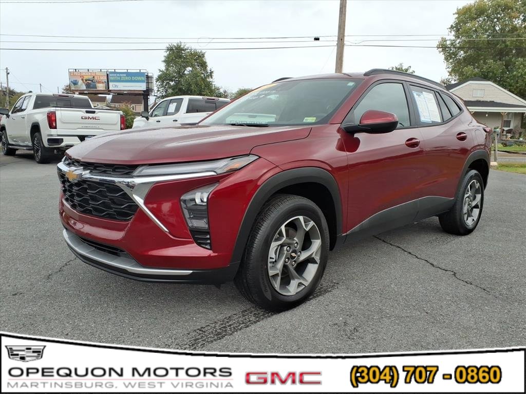 Used 2024 Chevrolet Trax LT w/ Driver Confidence Package FWD image 3