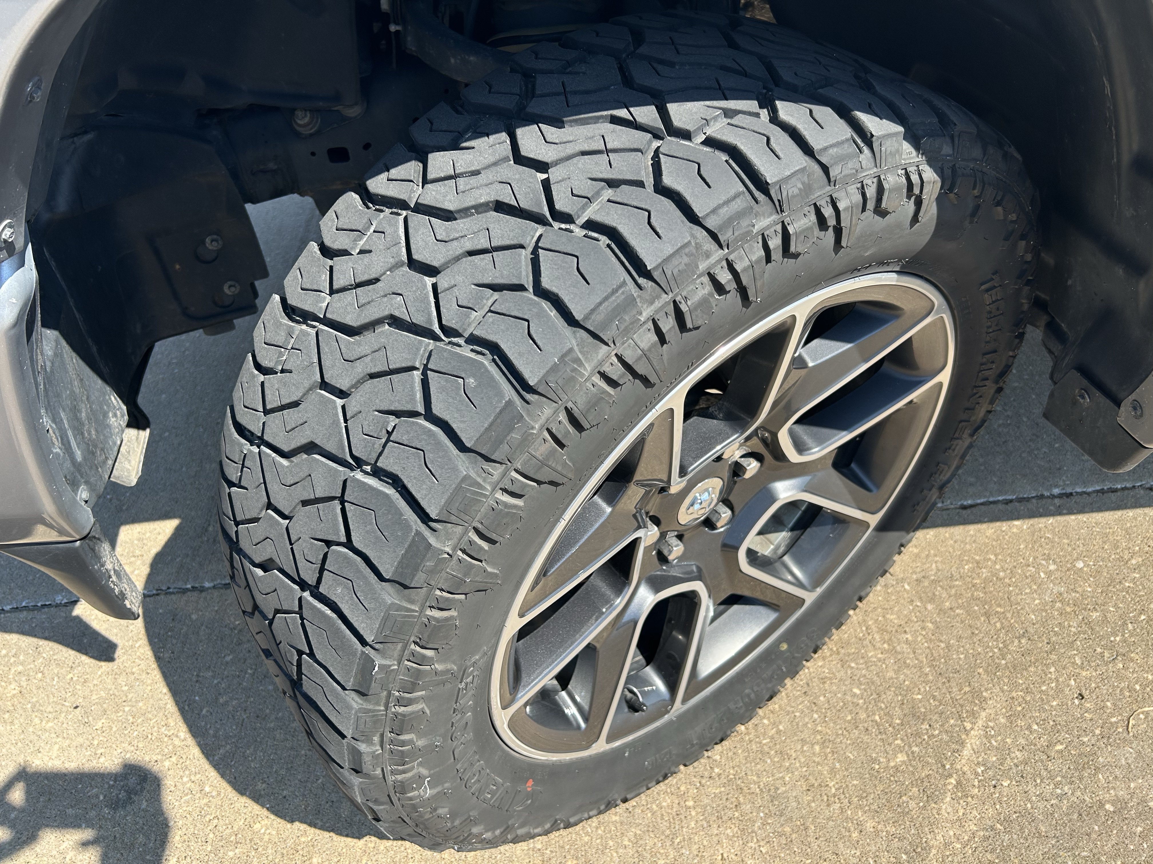Used 2020 RAM 1500 Laramie AWD/4WD image 9