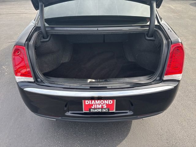 Used 2018 Chrysler 300 Limited RWD image 17