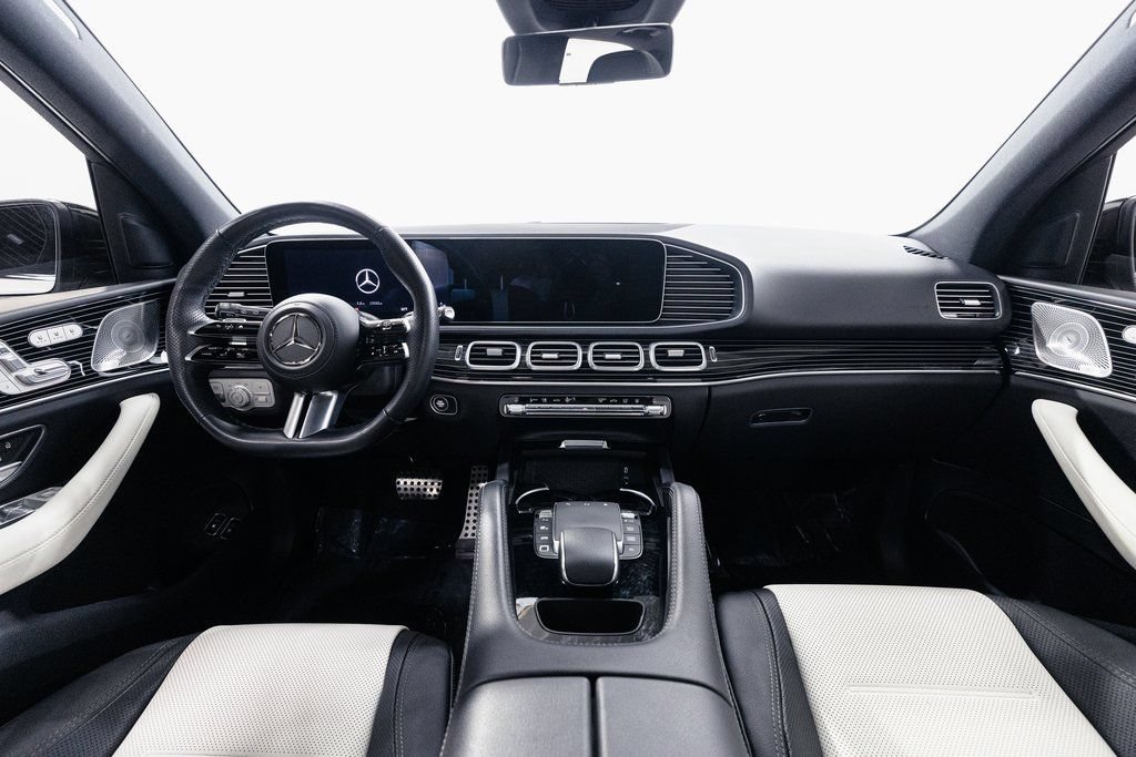 Used 2025 Mercedes-Benz GLE 450e 4MATIC w/ AMG Line Interior image 27