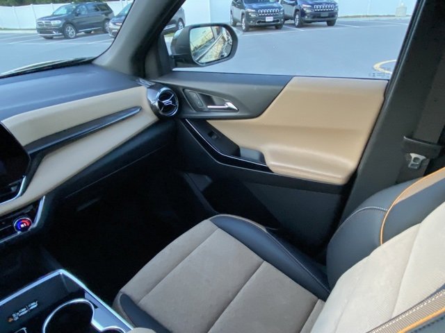 Used 2025 Chevrolet Equinox ACTIV w/ Safety and Technology Package image 28