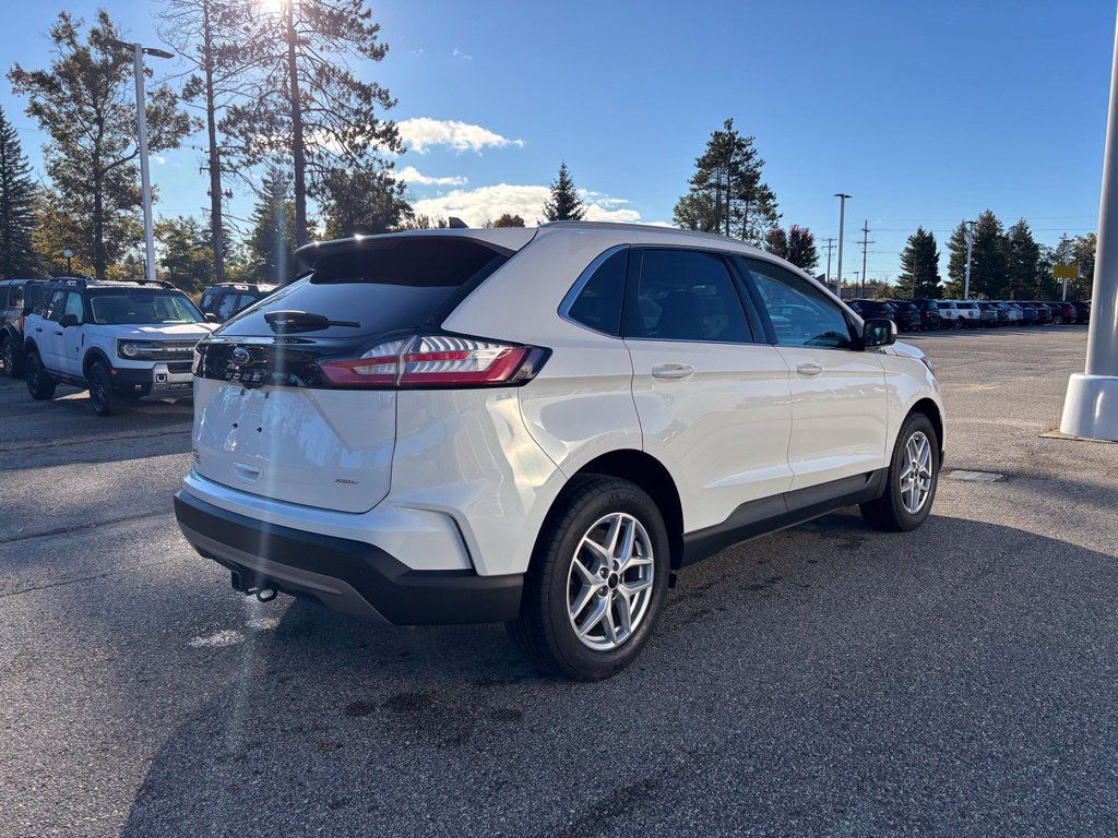 Used 2024 Ford Edge SEL w/ Convenience Package AWD/4WD image 3