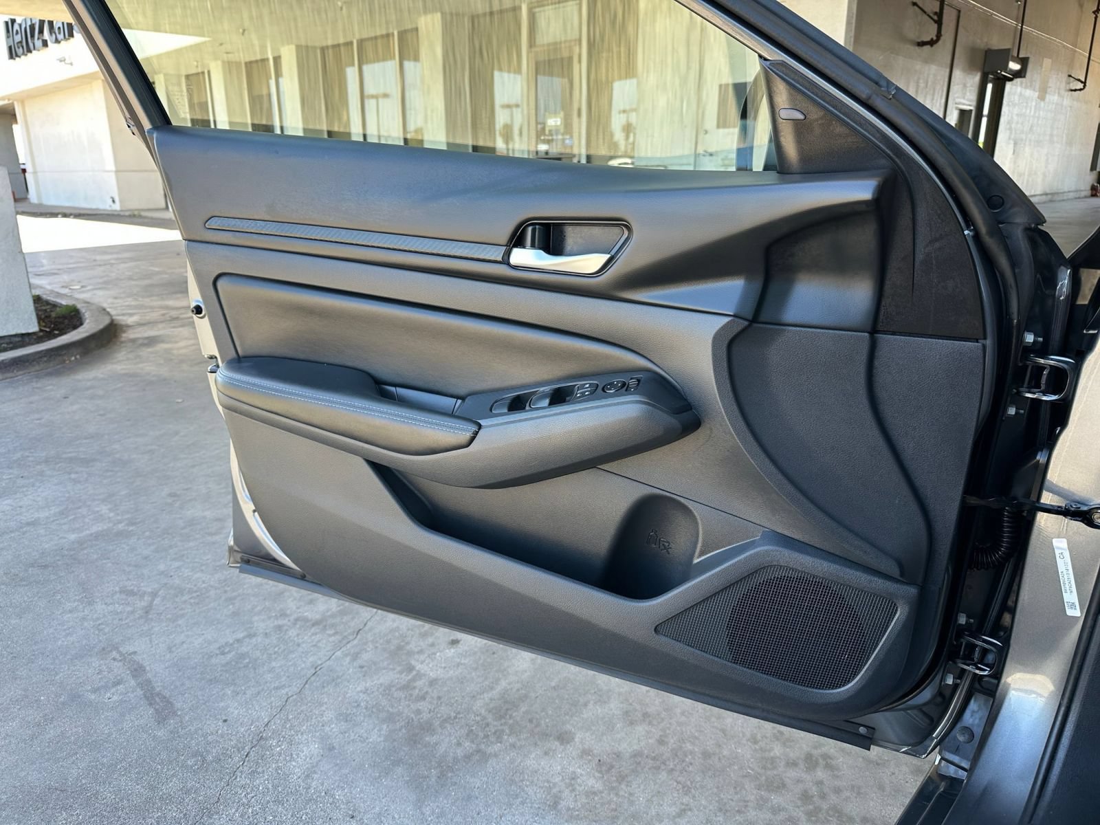 Used 2025 Nissan Altima 2.5 SV FWD image 18