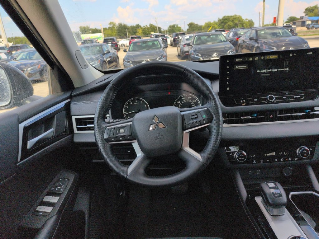 Used 2025 Mitsubishi Outlander SE AWD/4WD image 22