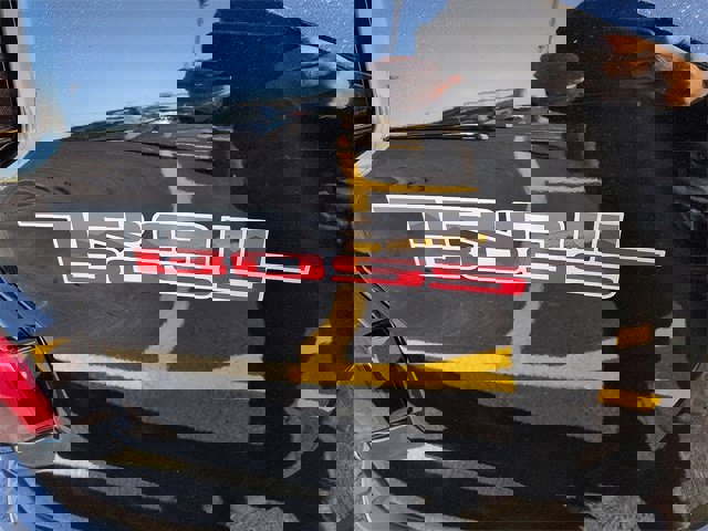 Used 2023 Chevrolet Colorado Trail Boss w/ Technology Package image 9