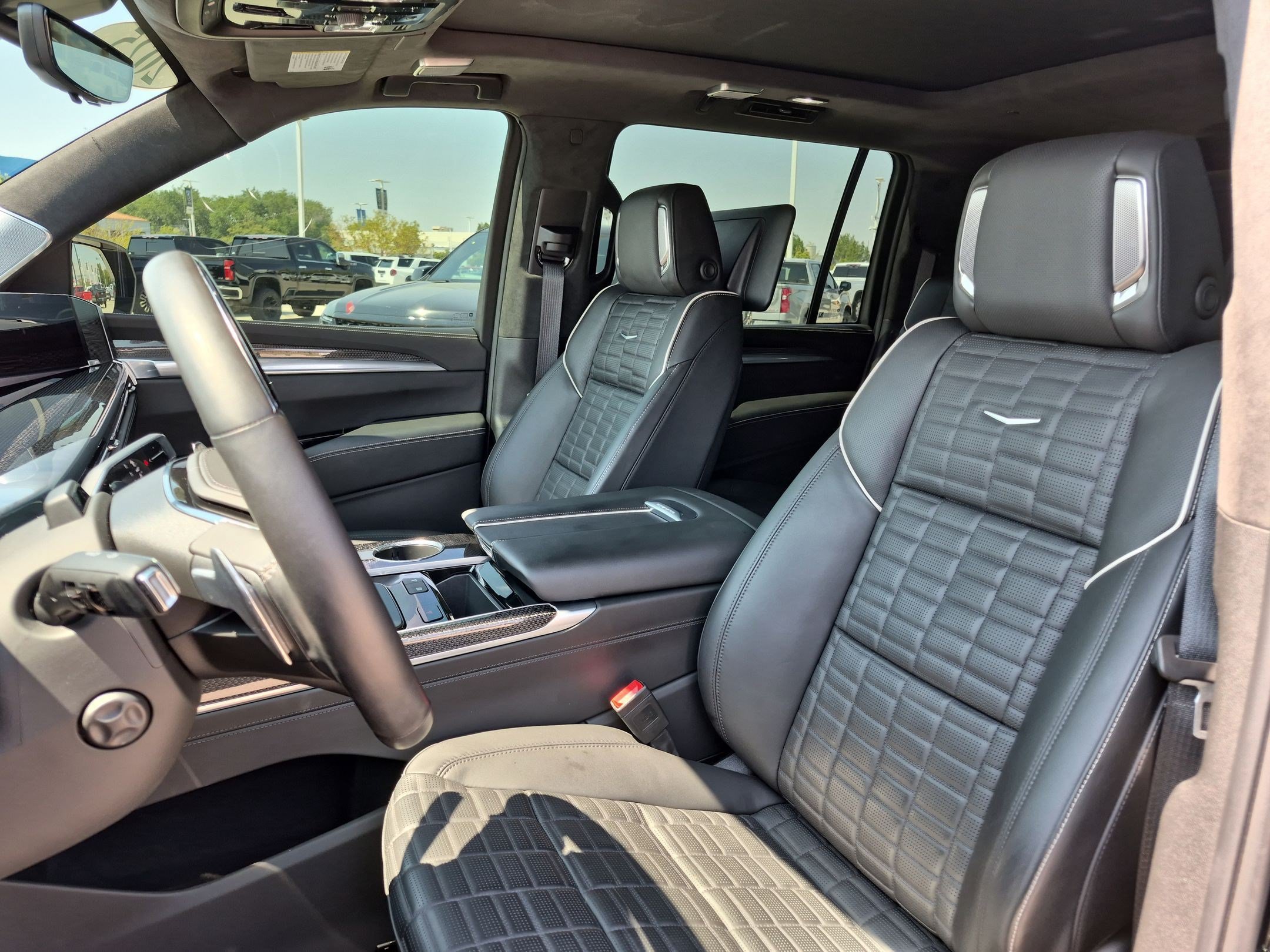 Certified 2025 Cadillac Escalade ESV V AWD/4WD image 30