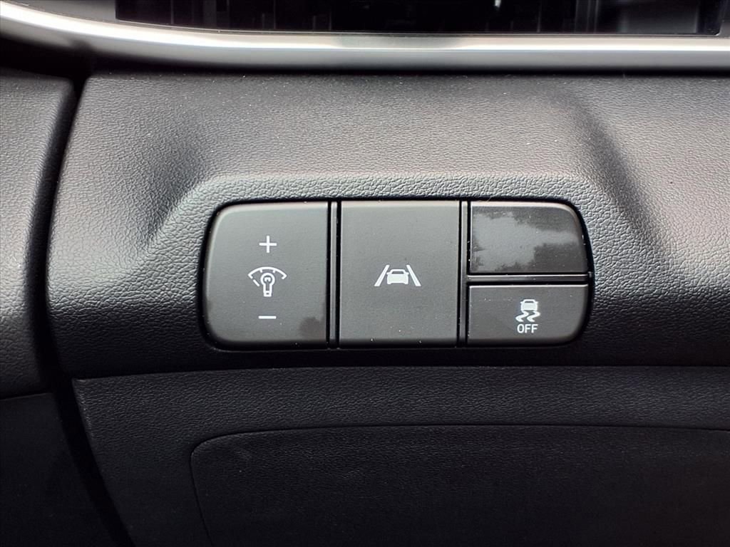 Used 2023 Hyundai Elantra SEL w/ Cargo Package image 22